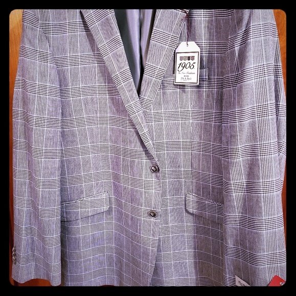 Jos. A. Bank Other - Jos A Banks suit new with tags! 44R Jos. A. Bank Other - Jos A Banks suit new with tags! 44R
